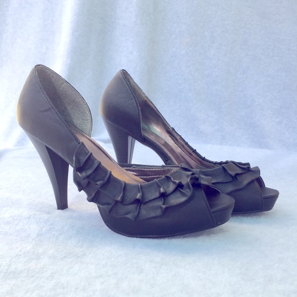 Candies vegan ruffled peep toe pumps